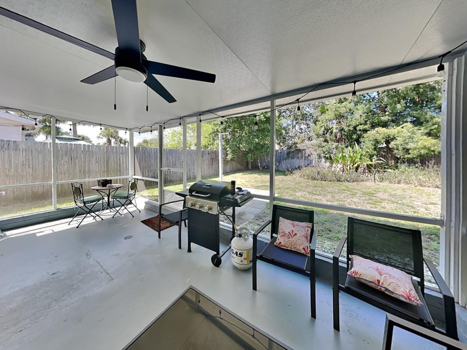 Patio, BBQ facilities, Seating area, furniture