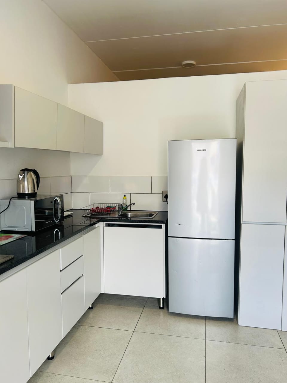 Neat Apartment-Sleeper Bed Apartment in Sandton