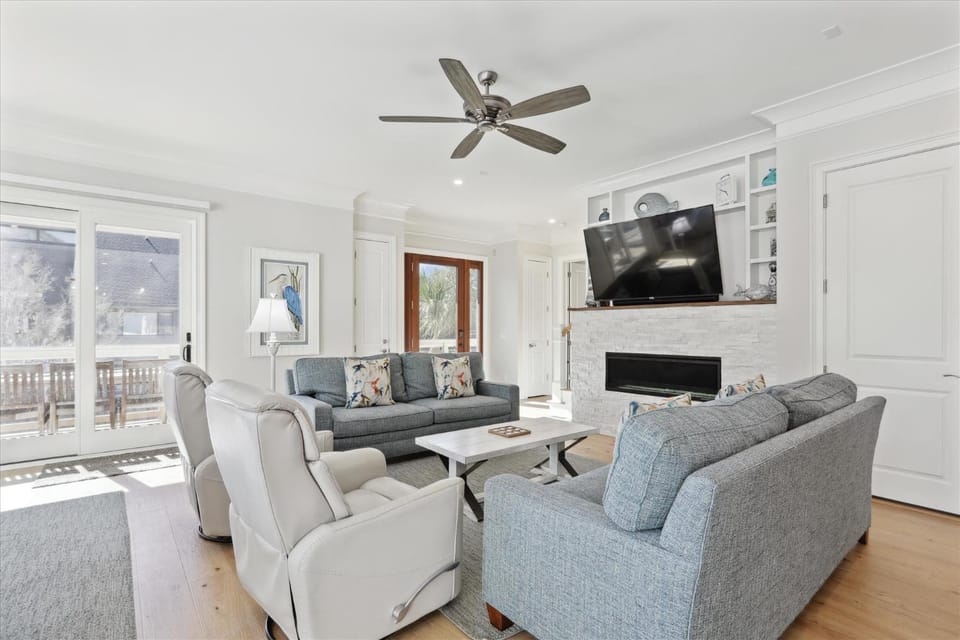 134 Dune Lane. House in North Forest Beach