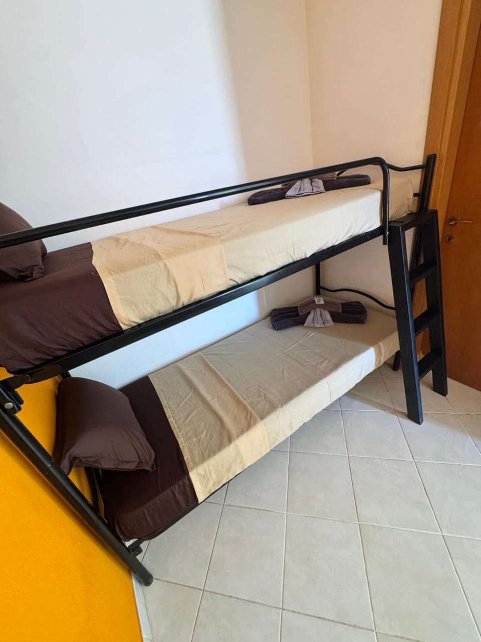 Bed, bunk bed