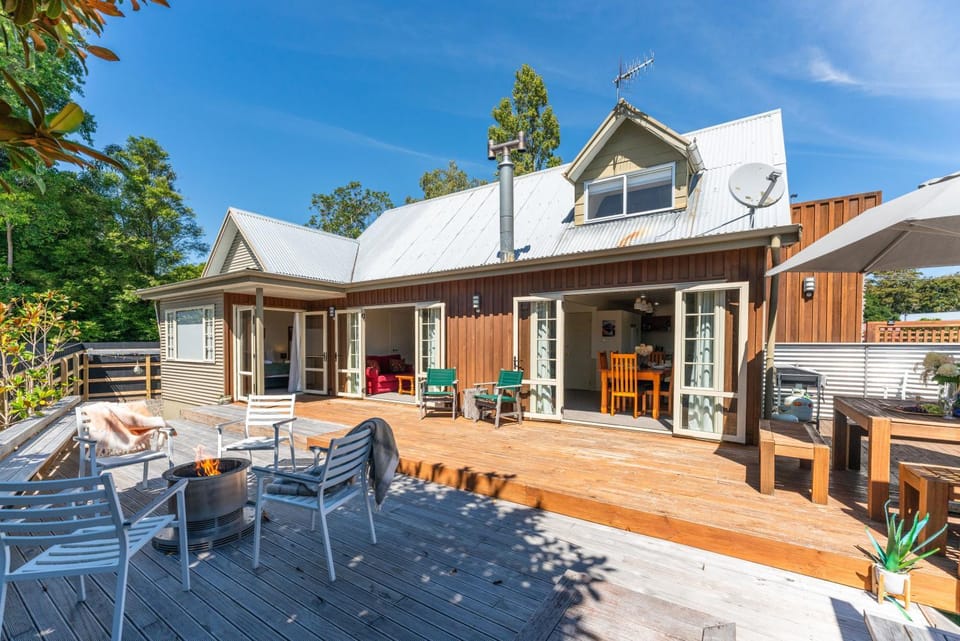 Patio, BBQ facilities, Seating area, fireplace