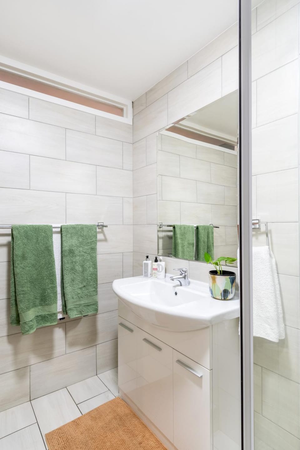 Table Mountain n City Vistas 2BD w Parking n Gym n Pool Apartment in Cape Town