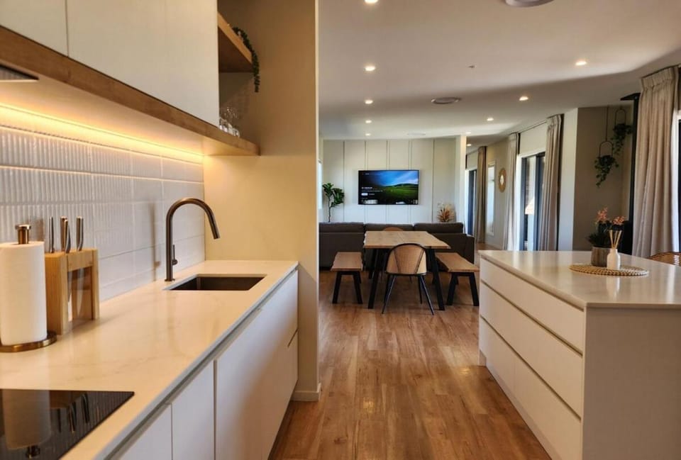 Modern Mountain-View Escape House in Twizel