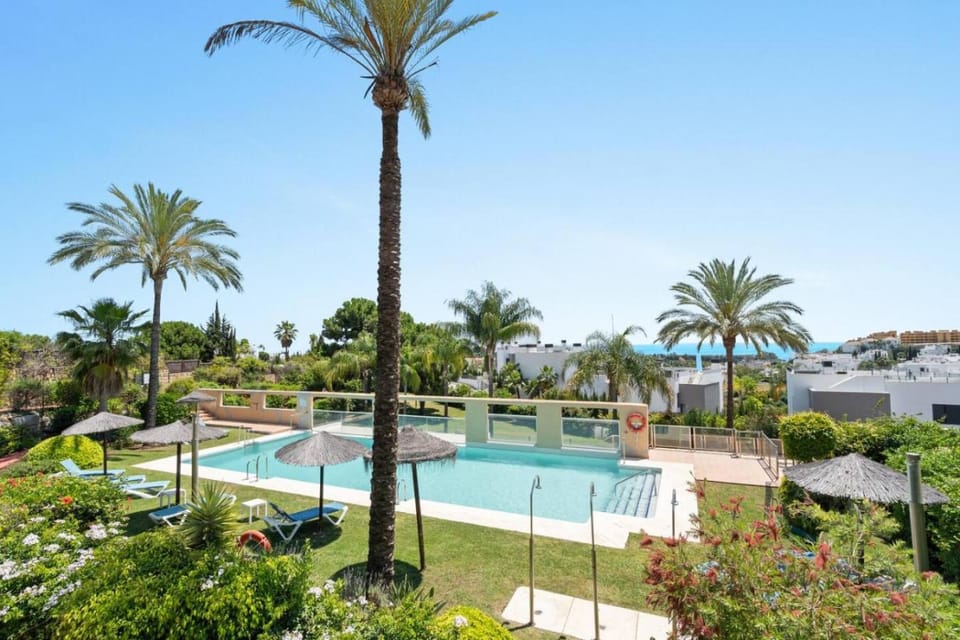 Day, Garden, Pool view, Swimming pool, Swimming pool, sunbed