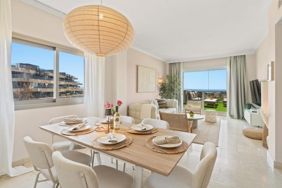 Sea View Penthouse with 2 Pools and Beach Nearby Apartment in Costa del Sol