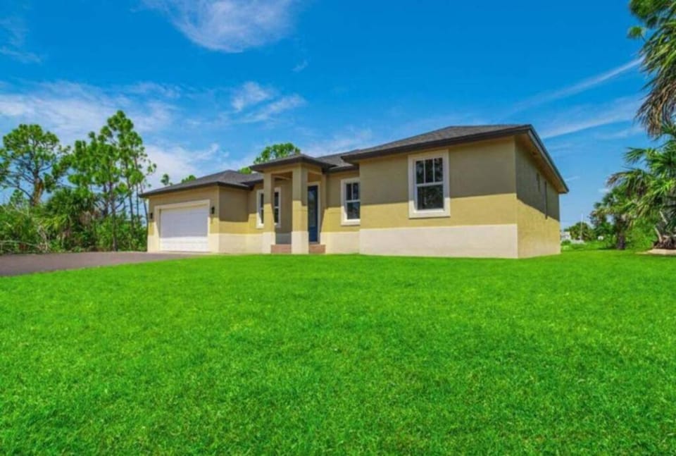 Peaceful Escape in Port Charlotte House in South Gulf Cove