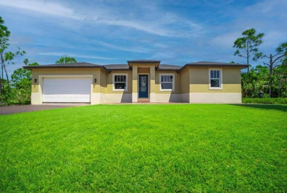 Peaceful Escape in Port Charlotte House in South Gulf Cove