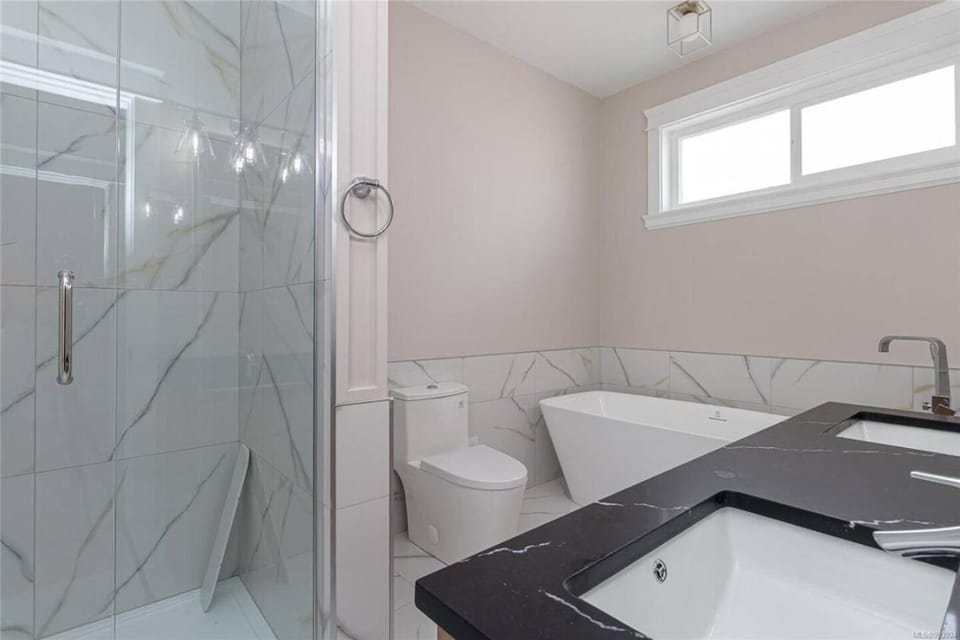 Splendid Home in Victoria House in Langford