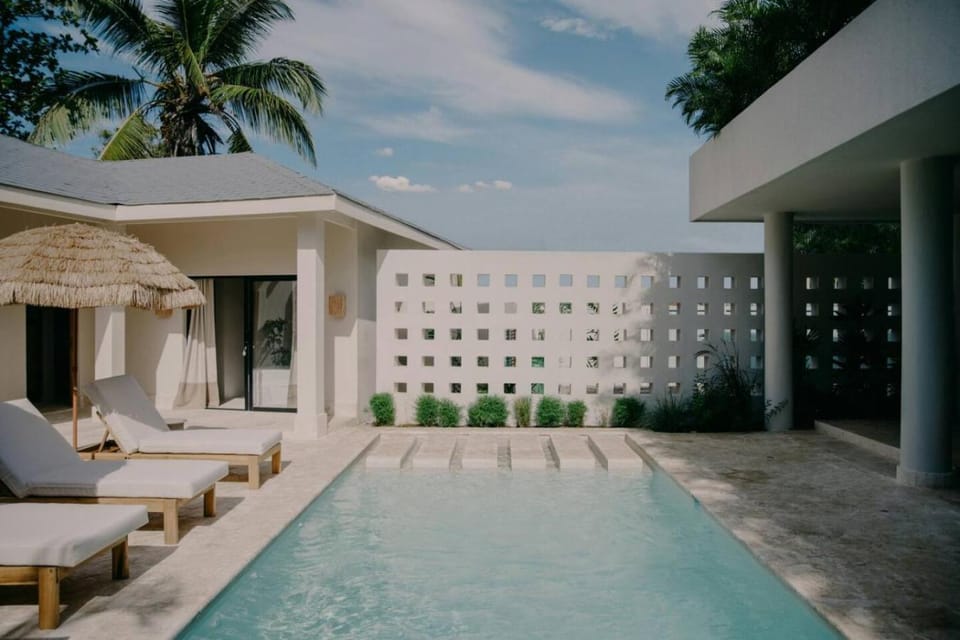 Patio, Pool view, Swimming pool, Swimming pool, internet, sunbed