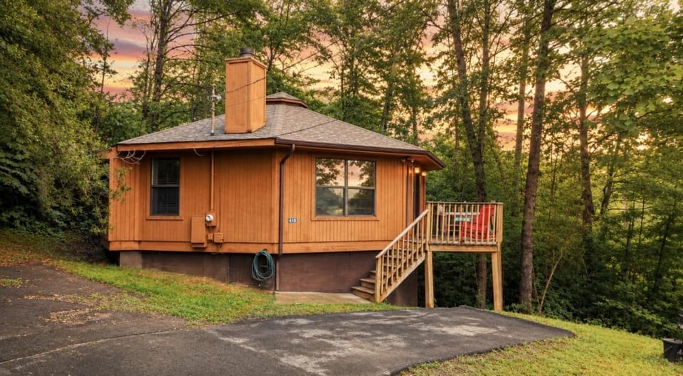 Bootleggers Villa- Hot Tub - Mtn Views - 10 Min to Gatlinburg House in Gatlinburg