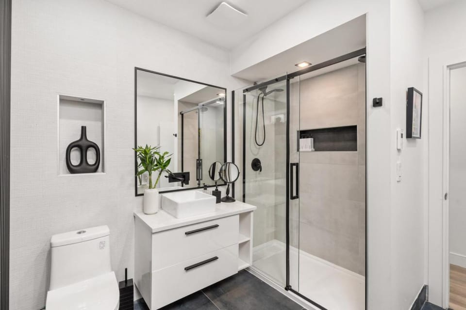 Stylish 3BR Basement Suite - Quiet Vancouver Area Apartment in Vancouver