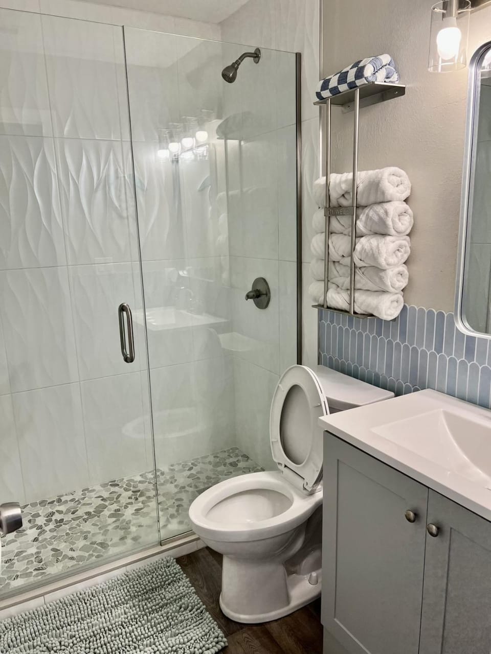 Shower, Toilet, Bathroom, towels