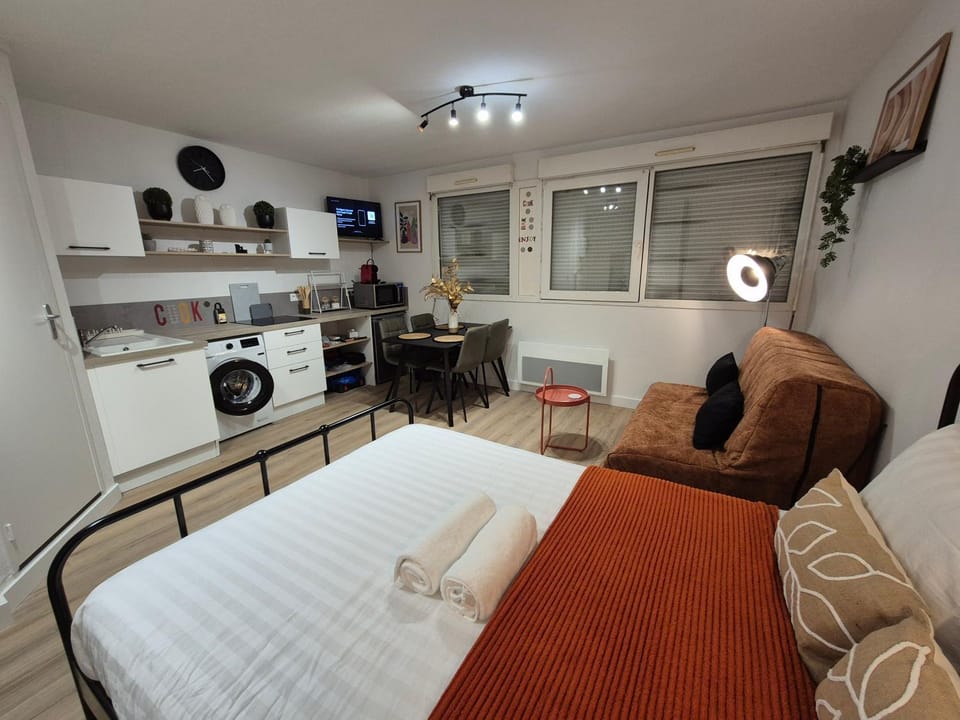 Quai 86 - Gare, parking privatif, Netflix, Fibre Apartment in Poitiers