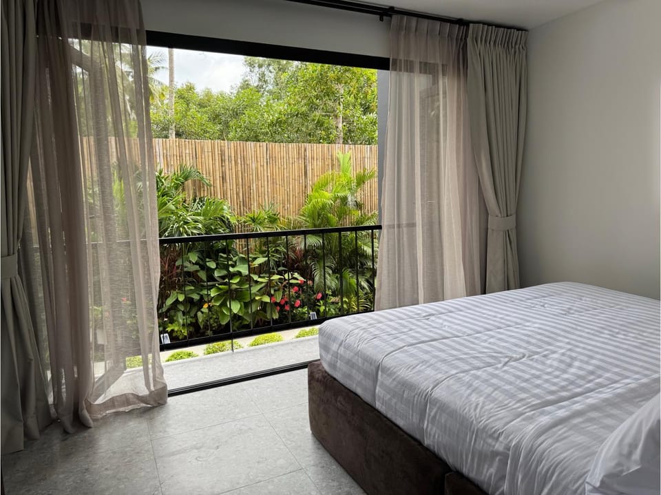 Bed, Day, Garden, View (from property/room), Balcony/Terrace, Bedroom, Garden view