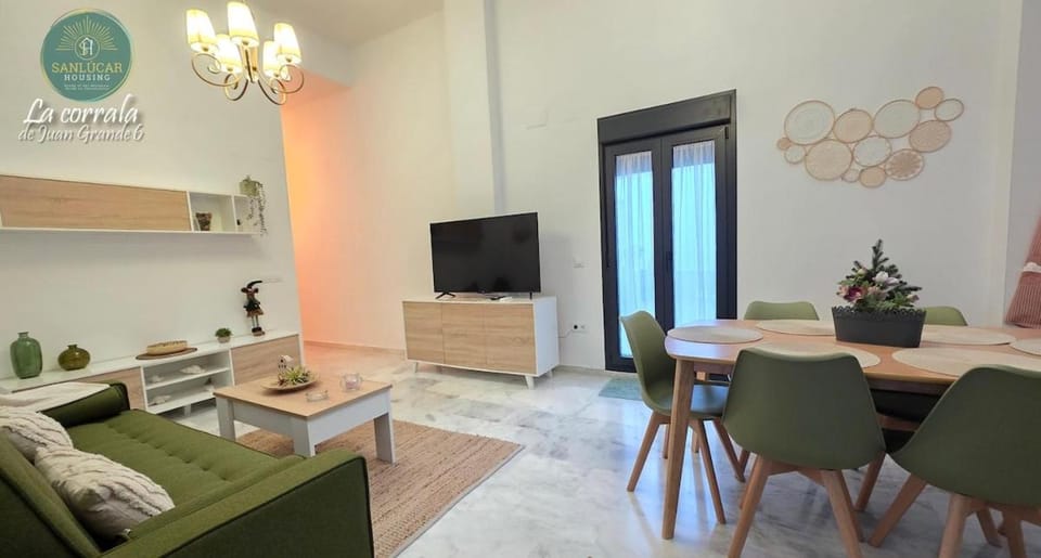 Corrala Juan Grande 6 con patio y garaje by Sanlúcar Housing Apartment in Sanlúcar de Barrameda
