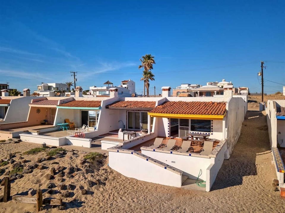 Beautiful Beachfront Condo Olas I 16 House in Rocky Point