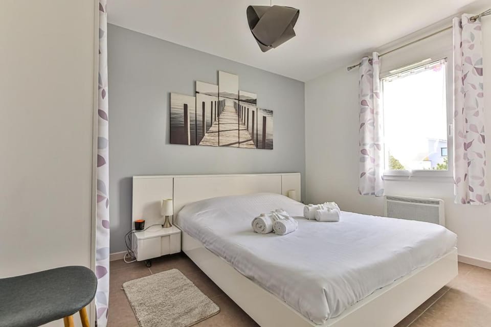 Charmante maison cosy avec Piscine, Dôme & Parking House in Pays de la Loire