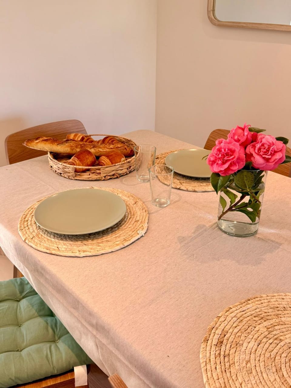Dining area, Food