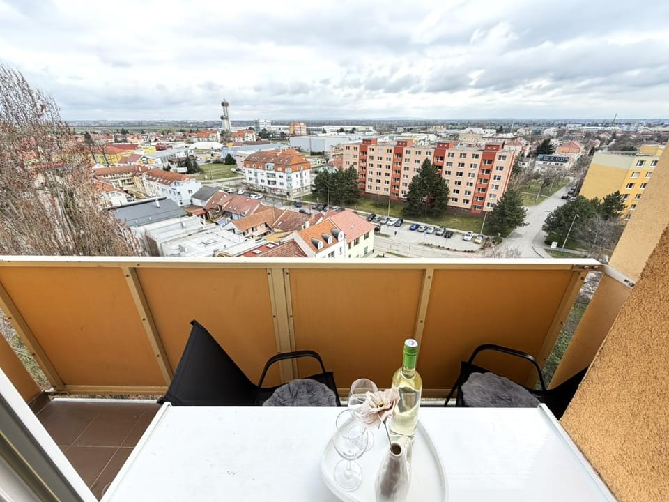 View (from property/room), Balcony/Terrace, City view