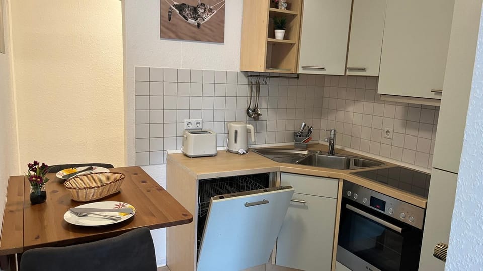 Coffee/tea facilities, dishwasher, oven, toaster