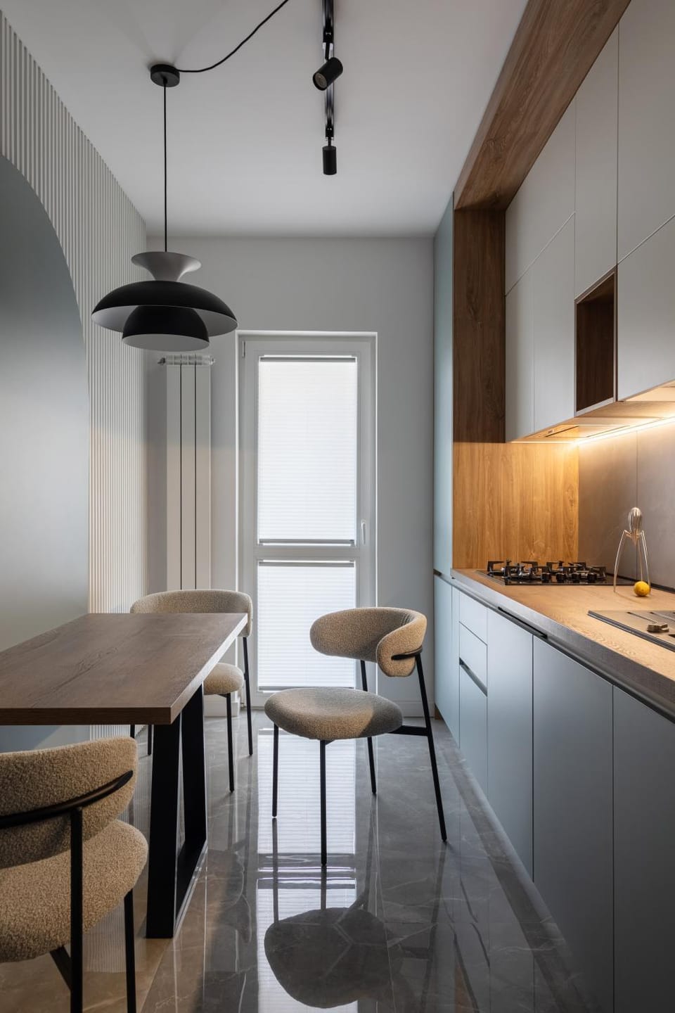 Kitchen or kitchenette, Dining area