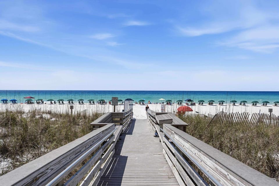 Gulf Front condo with Beach access and shared Pool Apartment in Okaloosa Island