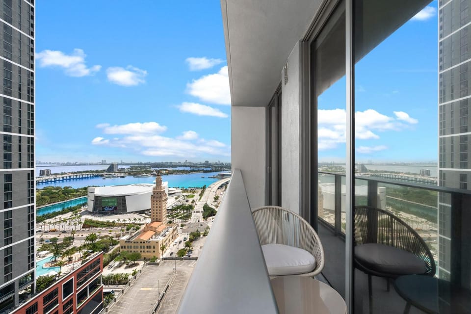View (from property/room), Balcony/Terrace, City view