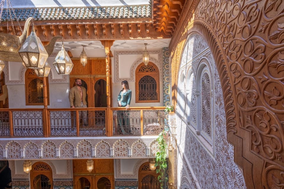Property building, Day, Balcony/Terrace