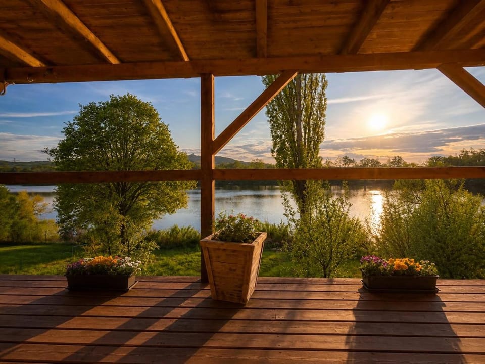 Natural landscape, View (from property/room), Balcony/Terrace, Lake view, Sunset