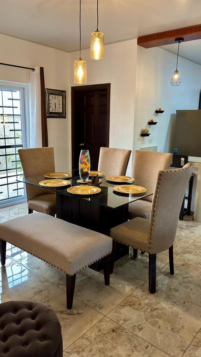 Seating area, Dining area