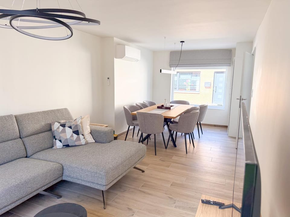 TV and multimedia, Dining area, Food, Food, internet, internet