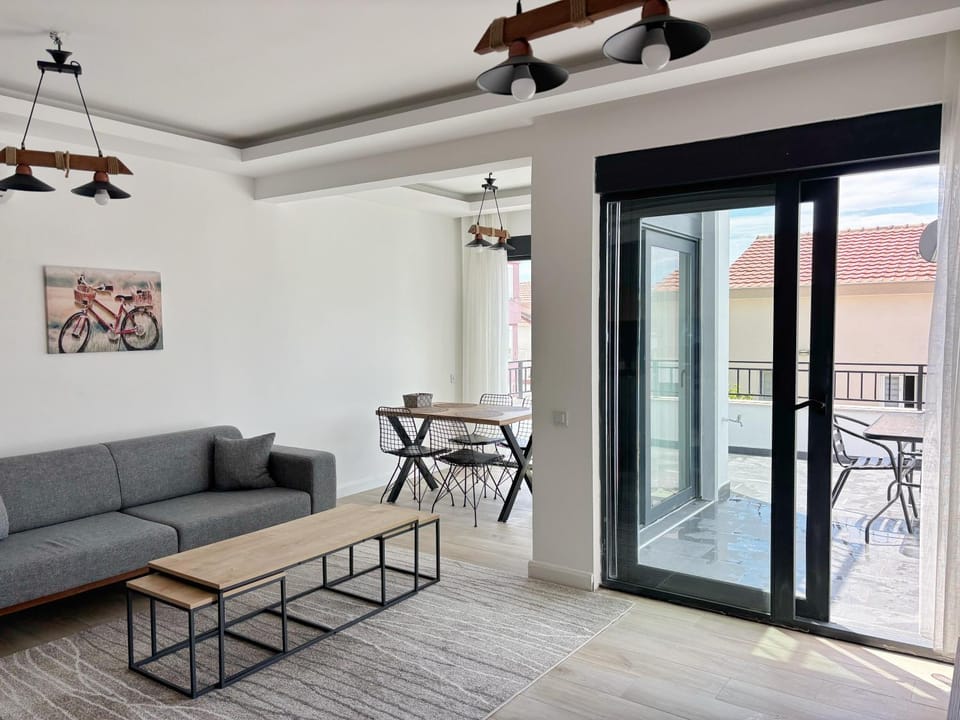 View (from property/room), Balcony/Terrace, Living room, Seating area, Dining area