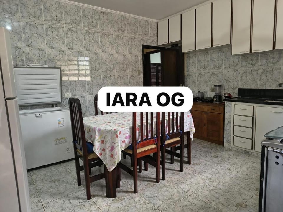 Casa com piscina a 50 metros da praia da Enseada House in State of São Paulo