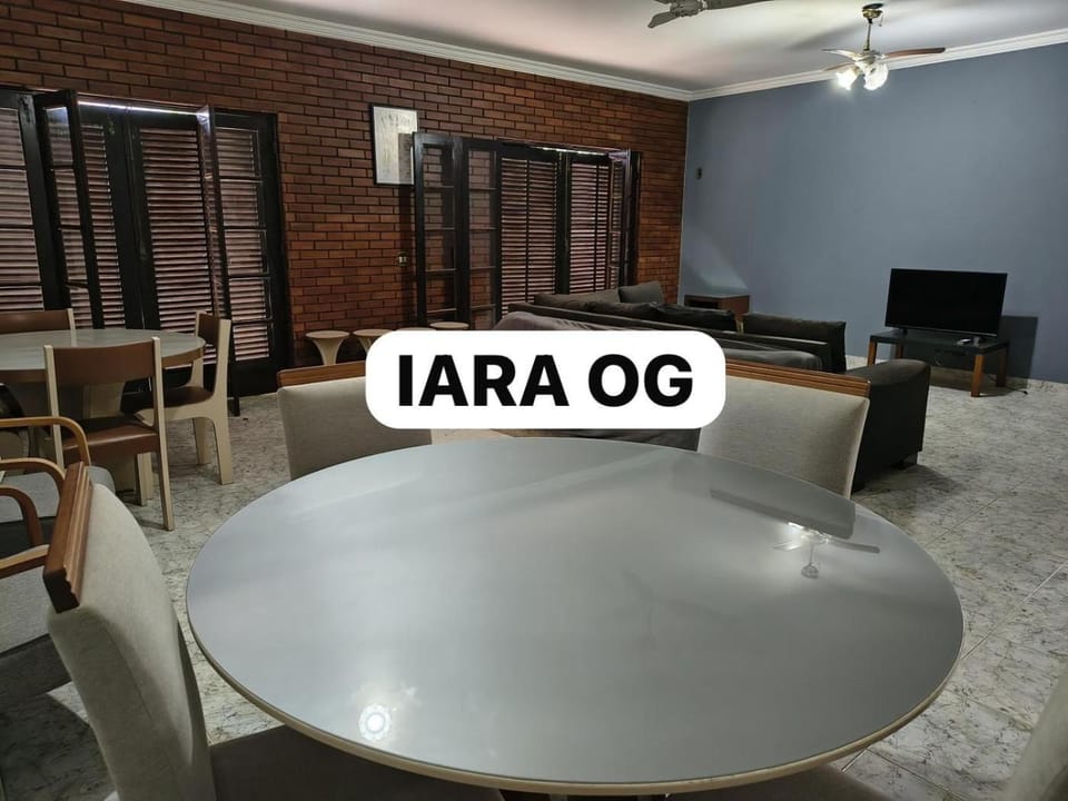Casa com piscina a 50 metros da praia da Enseada House in State of São Paulo
