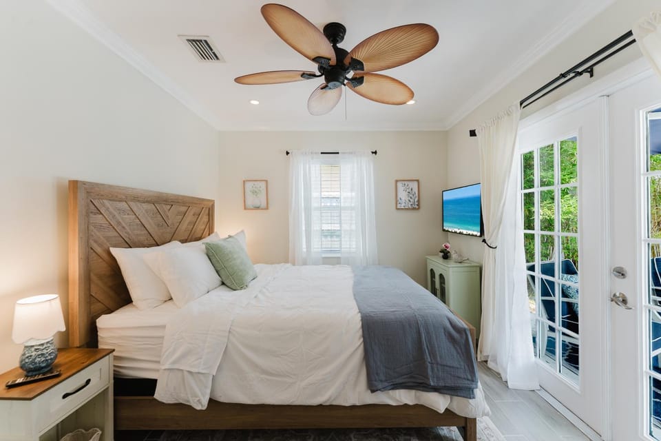 Fabulous 3 bedroom home with huge pool and garden House in Lantana