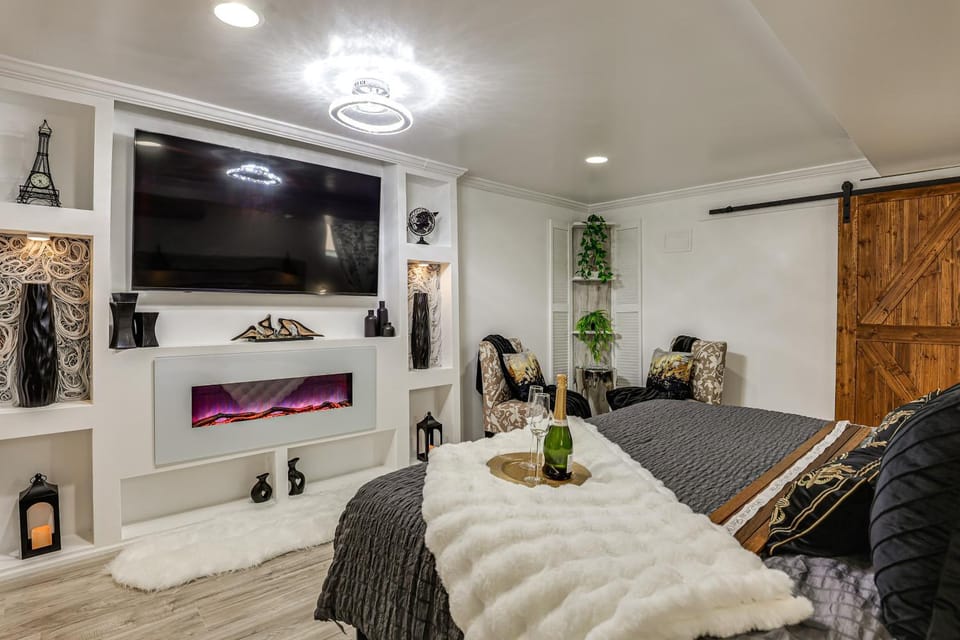 Oasis Hideaway Apt w/ Rainforest Shower! Apartment in Baltimore