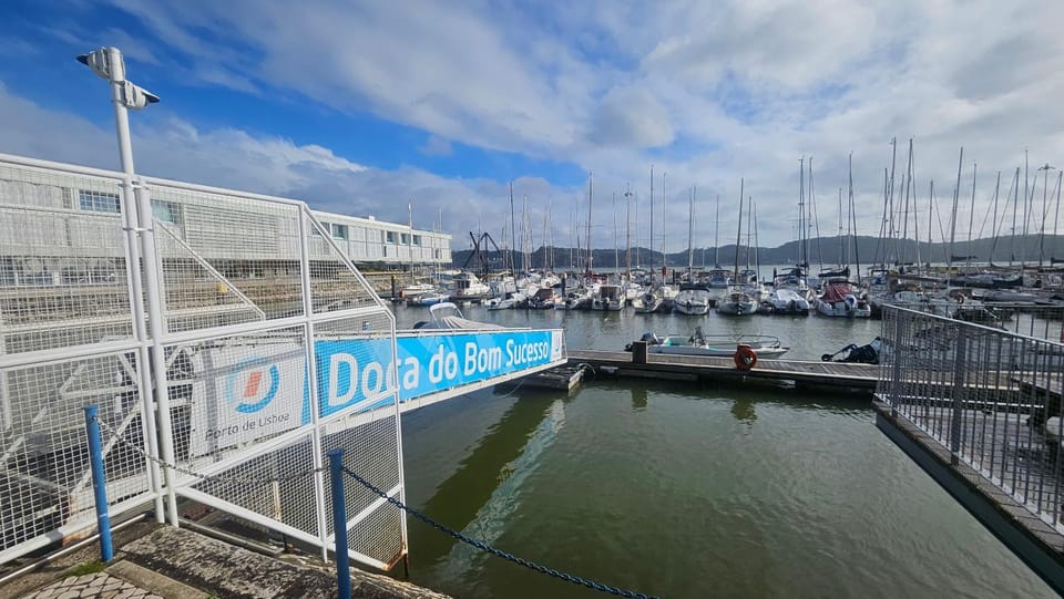 Lisboa Barco Ilinx Marina Parque das Nações Docked boat in Lisbon