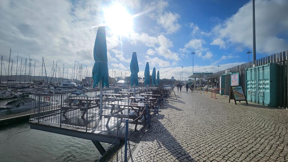 Lisboa Barco Ilinx Marina Parque das Nações Docked boat in Lisbon