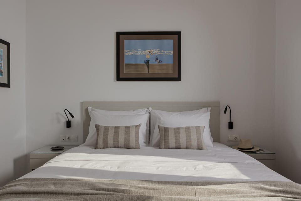 Bed, Photo of the whole room, Decorative detail, Bedroom
