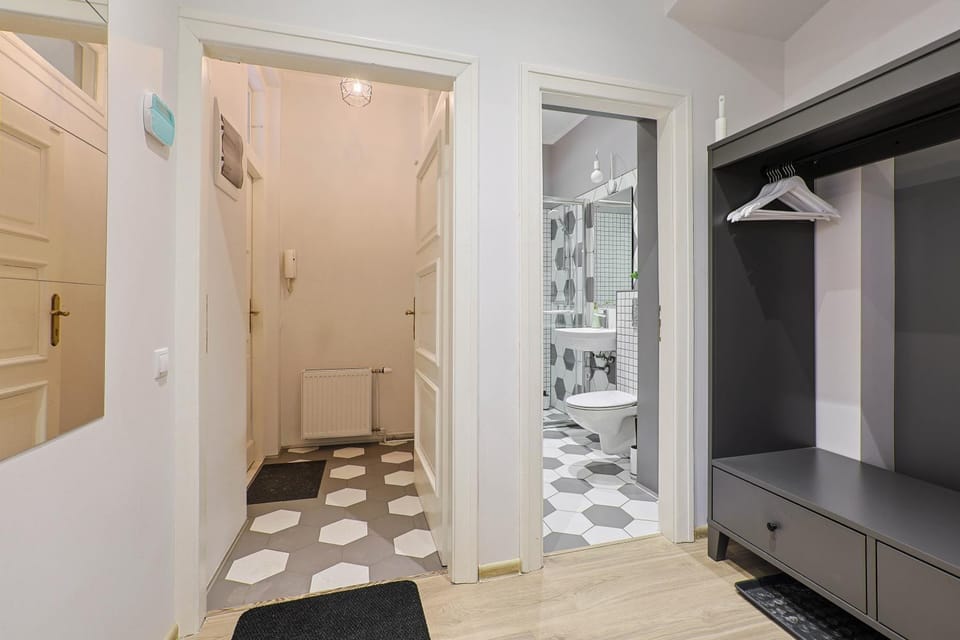 Shower, Toilet, Facade/entrance