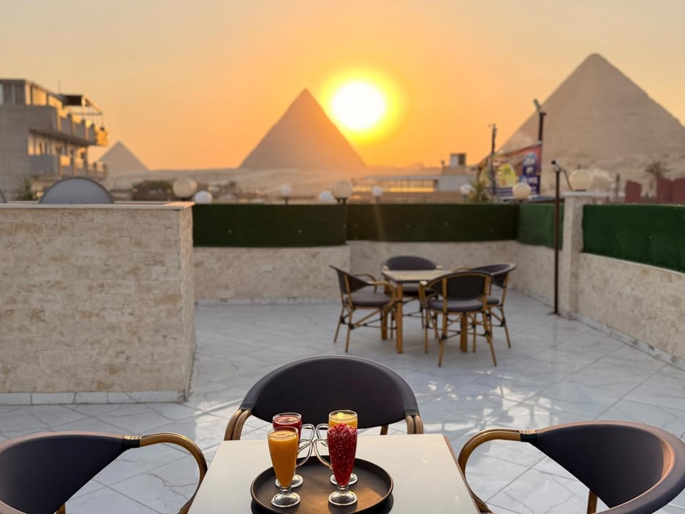 Nearby landmark, Day, View (from property/room), Balcony/Terrace, Dining area, Mountain view, Sunrise