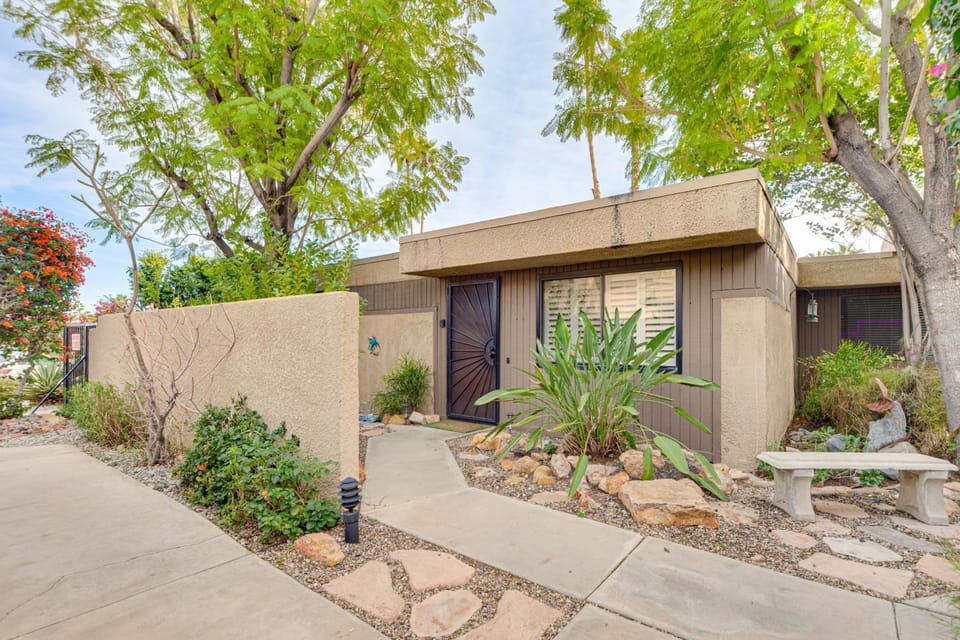 2 Mi to Dtwn! Snowbird Gem w/ Pool in Palm Springs House in Palm Springs