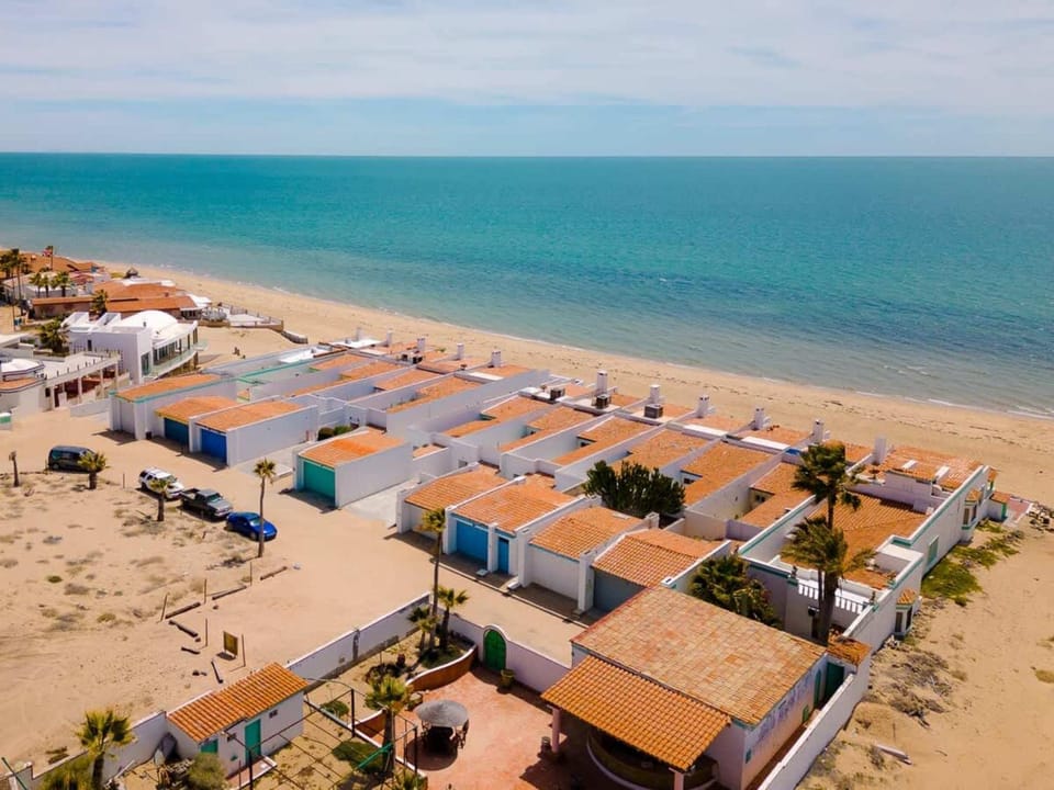 Comfortable Beachfront Condo Las Olas II 1 House in Rocky Point