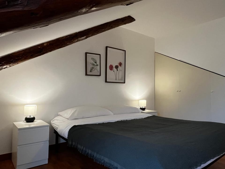 Bed, Photo of the whole room