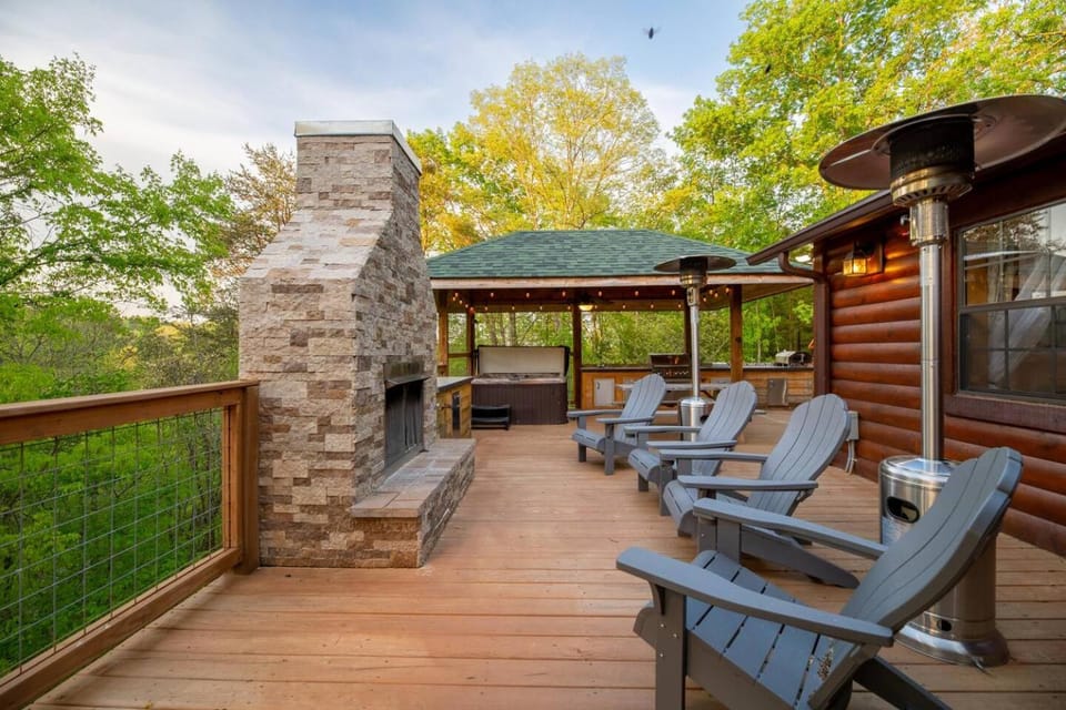 Natural landscape, Balcony/Terrace, Seating area, fireplace