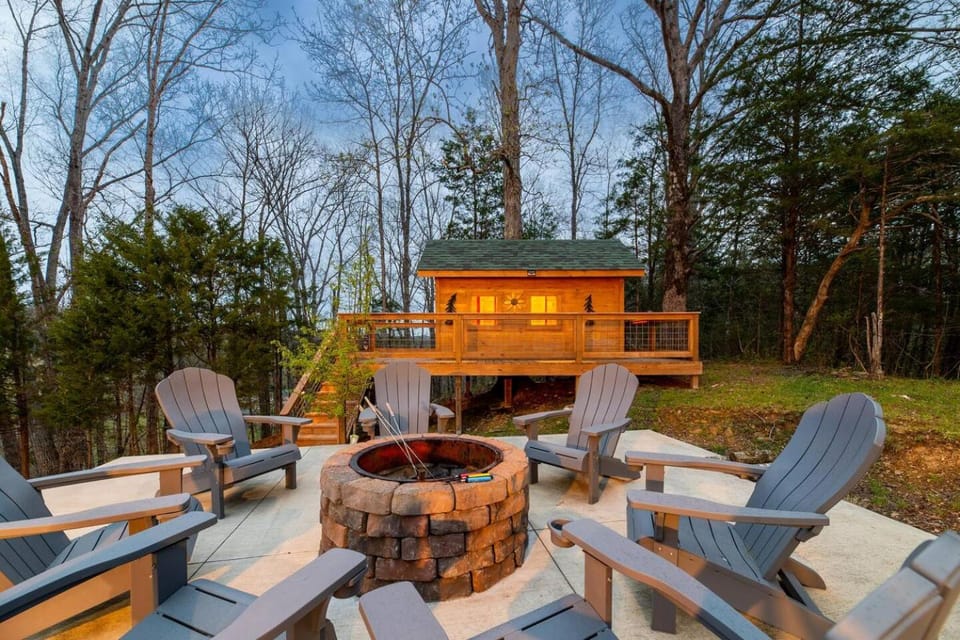Patio, Natural landscape, Seating area, Evening entertainment