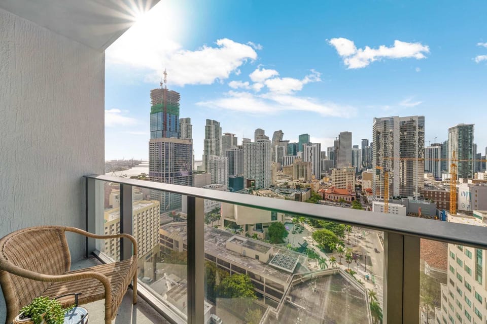 Cielo Studio- Downtown Location and City Views House in Miami