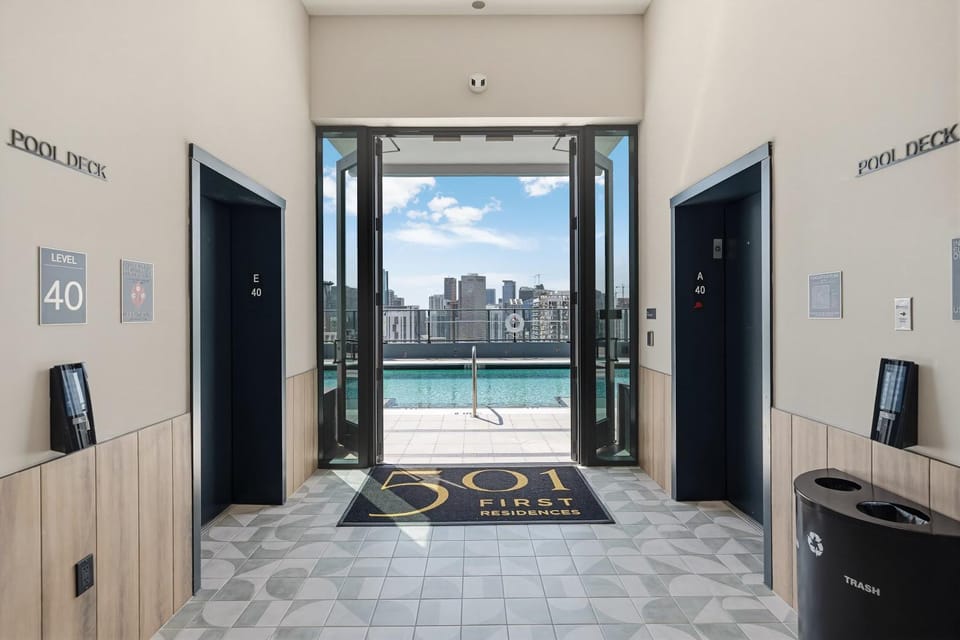 City Scape- Rooftop Pool & Downtown Living House in Miami