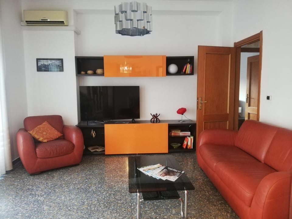 TV and multimedia, Living room, Lounge or bar