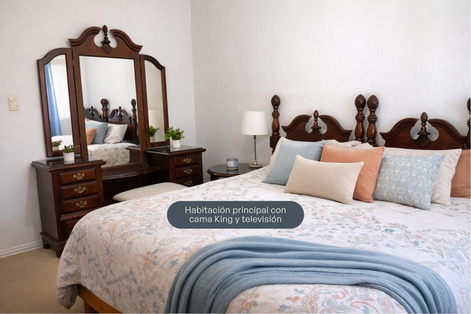 TV and multimedia, Photo of the whole room, Bedroom